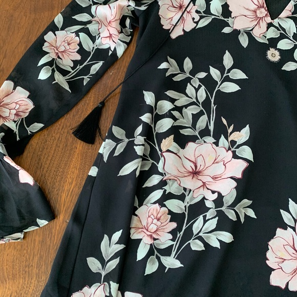 GUESS Cold Shoulder Floral Dress - Picture 7 of 7